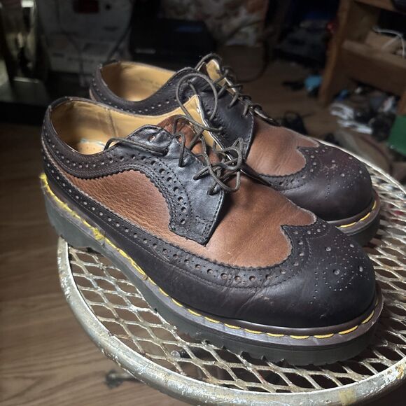Dr. Martens Wingtip Black Gold Brogue 3989/34 Size 7 UK Unisex main image 12